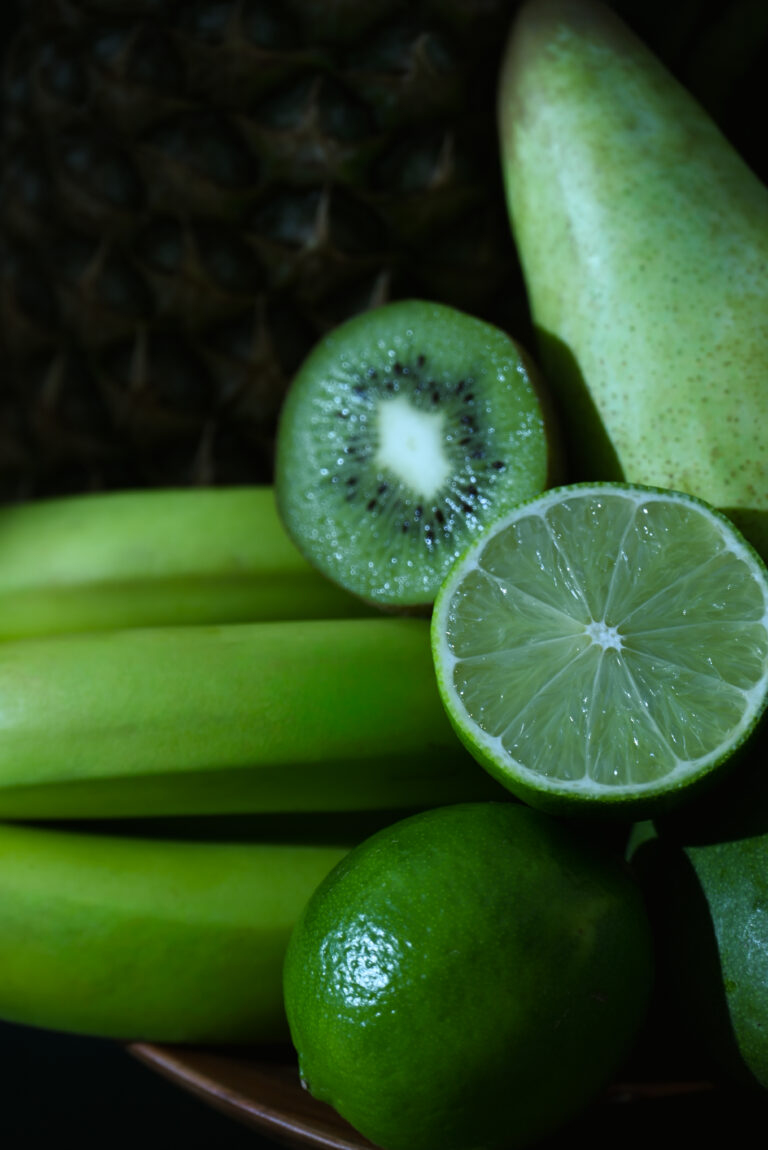 Monochrome Bildwelten: grünes Obst im Close Up